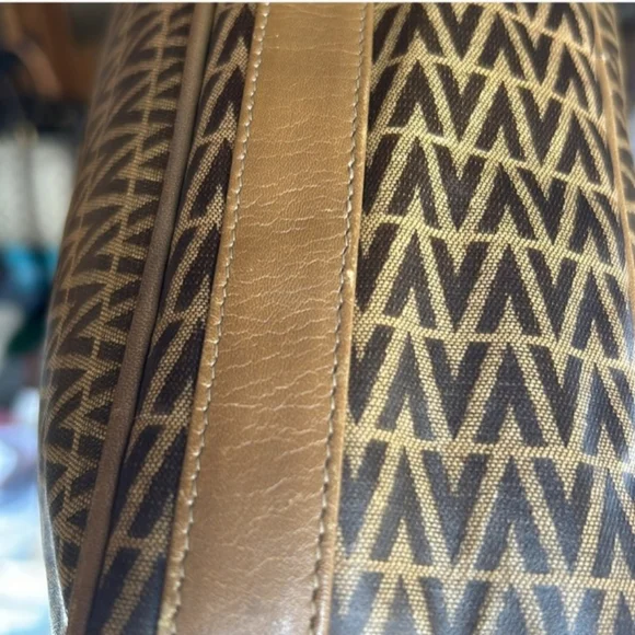 Mario Valentino vintage crossbody bag GUC - Picture 5 of 16